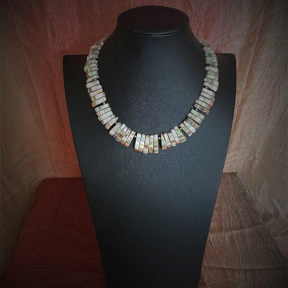 STUNNING ABALONE WITH CORAL ON EDGES AND BRASS BEADED NECKLACE ...RARE FIND... - Picture 3 of 3